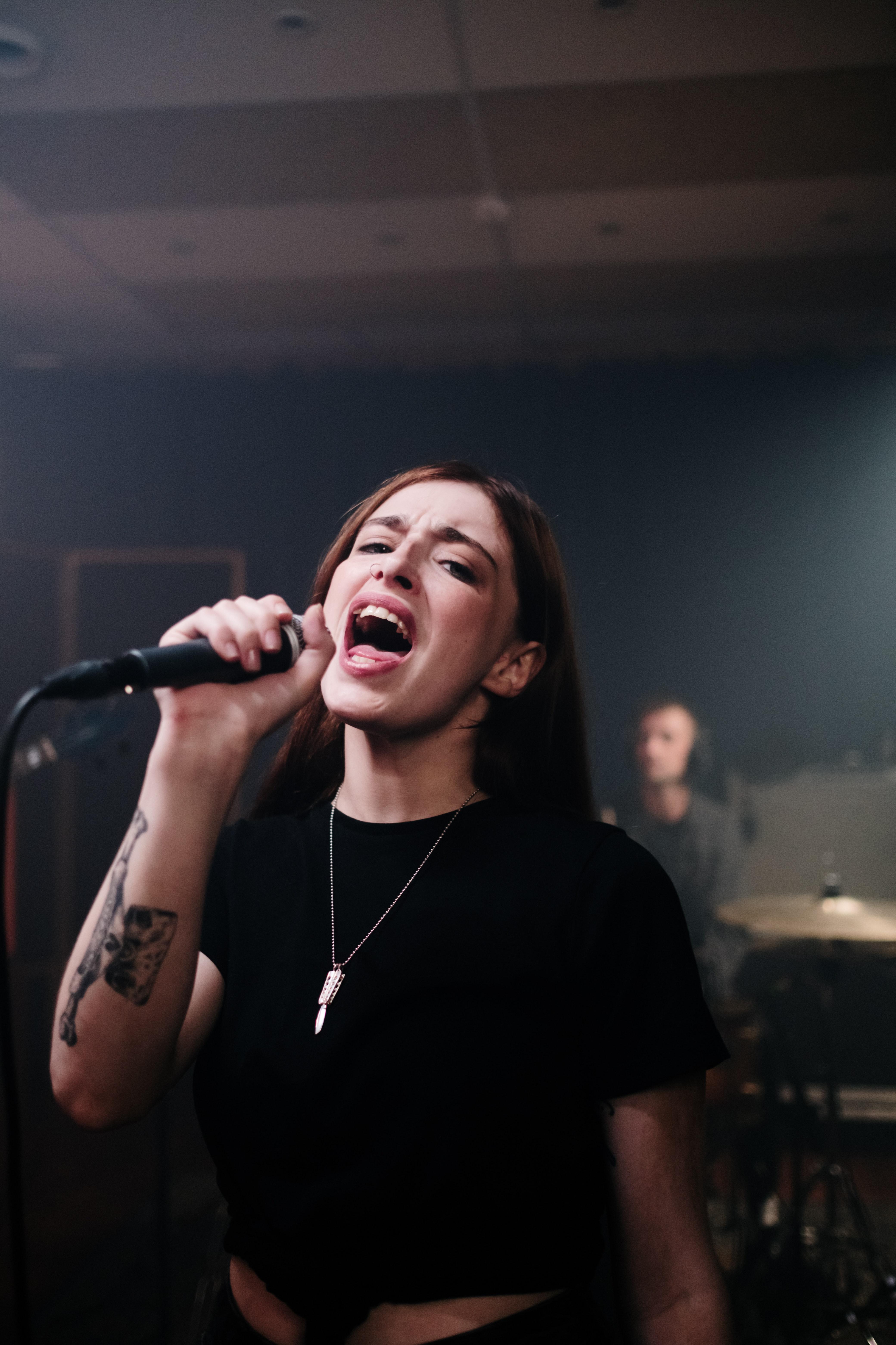 They don't know how to sing